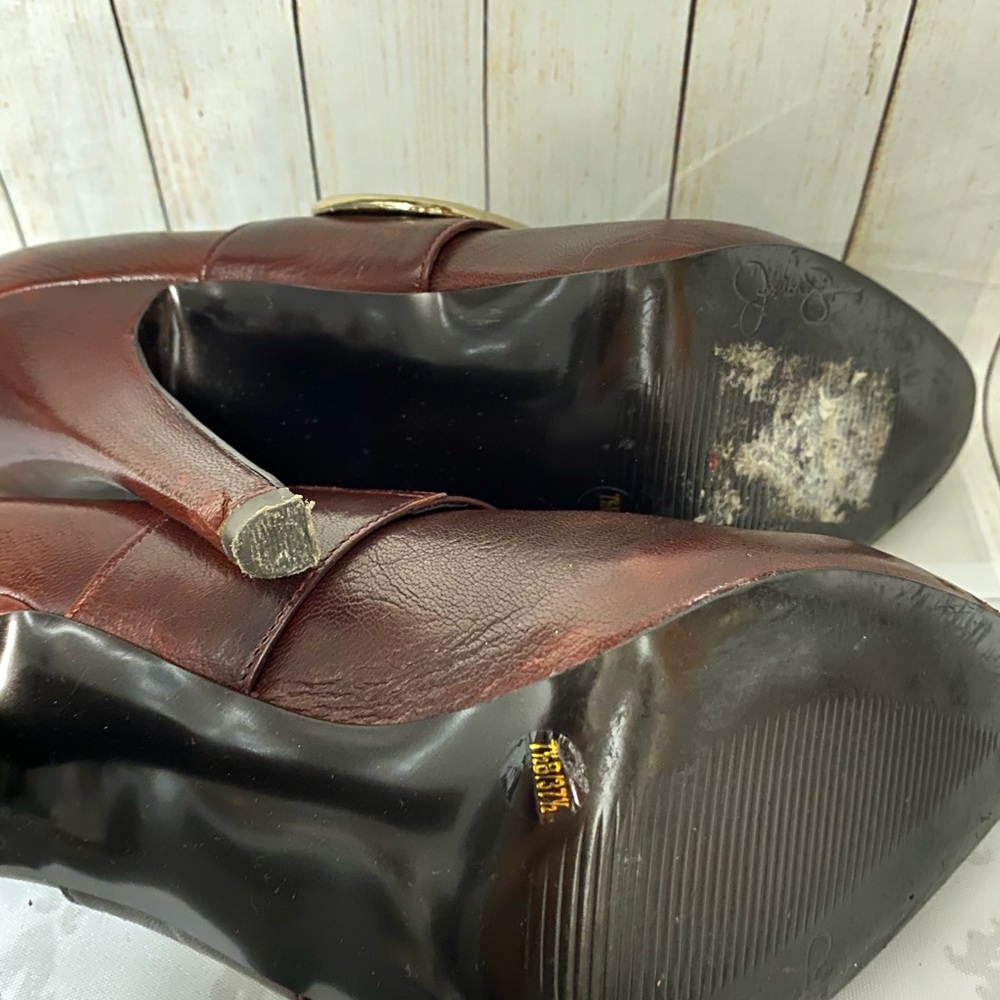 Woman’s Shoes - Picture 7 of 8